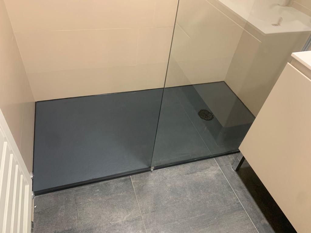 Instalación de lámina de plato de ducha